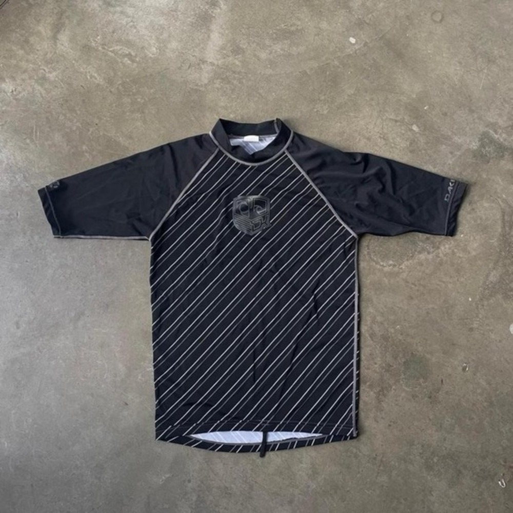 Dakine‎ black and white striped biking shirt